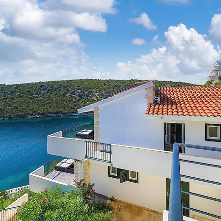 Beautiful In With House Sea View *