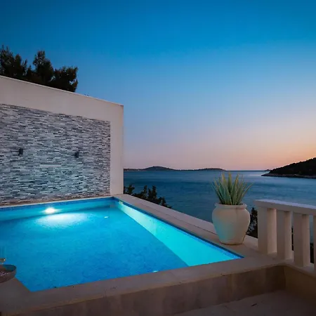 Six-bedroom In