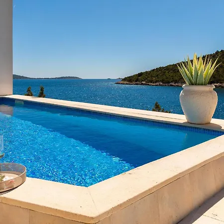 Beautiful In With House Sea View *