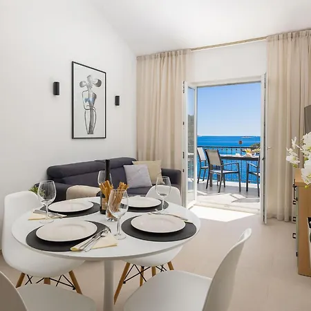Six-bedroom In *