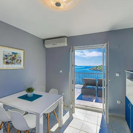 Ferienhaus Six-bedroom In Vinišće