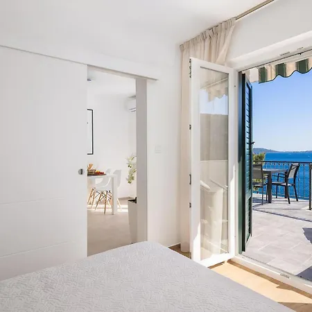 Beautiful In With House Sea View *