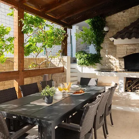 Ferienhaus Six-bedroom In Vinišće