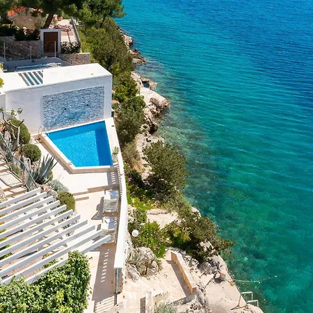 Six-bedroom In