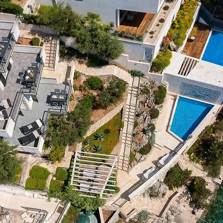 Six-bedroom In *